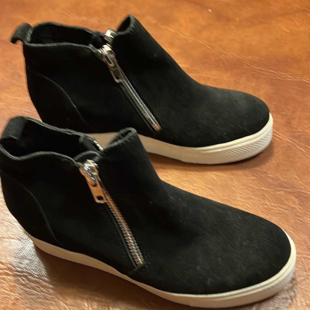 Steve Madden Brand New Double zip Leather Suede Ankle shoes Size 9